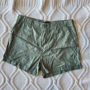 Social Standard by Sanctuary Olive Green Khaki Shorts Size M